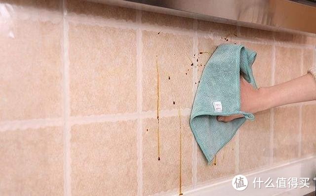 多亏了保洁阿姨,才知道厨房油污怎么清理!整个厨房都一尘不染